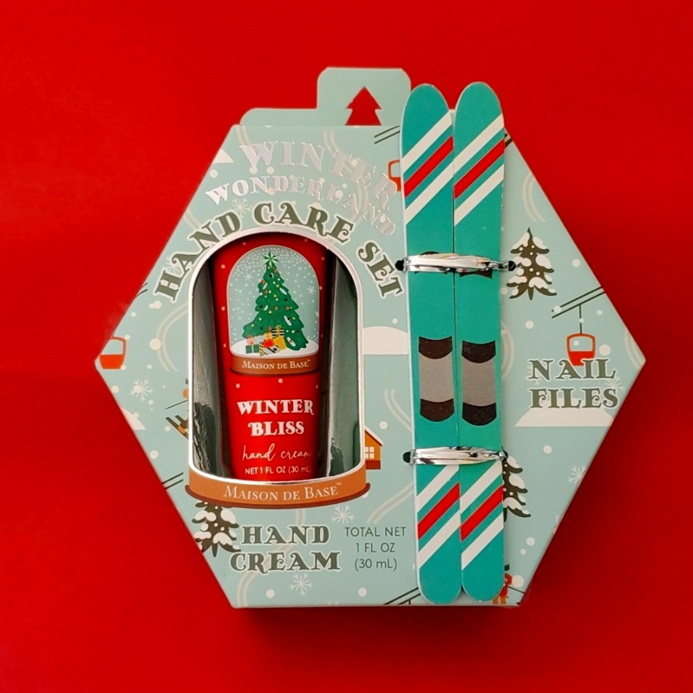 🎄NIB🎄: WINTER❄️ WONDERLAND🎿 ❄️HANDCARE SET